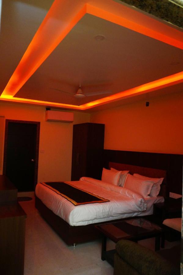 Hotel Shivoy Grand Varanasi Exterior foto